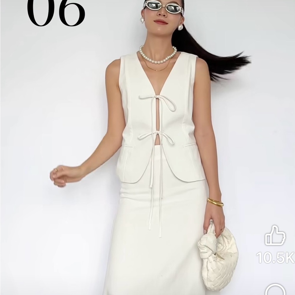 Pretty vest with laces lined